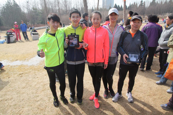 李宁乐跑服务进奥森公园 专业教练提供跑步指导