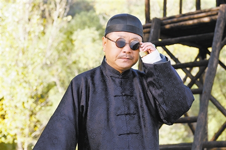 热播的电视剧《小宝和老财》中,范伟饰演的地主老财非常抢戏——