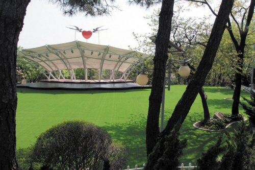 市城建局风景园林处对燕窝岭公园婚庆广场进行了全面的升级改造