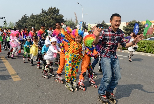 图文:北戴河第十届轮滑节开幕 轮滑爱好者