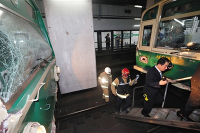 5月2日，韩国首尔，首尔2号线地铁去往蚕室方向的一趟列车在上往十里站撞上了一趟停靠在站内的列车，造成200余名乘客受伤。