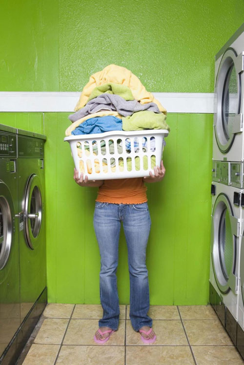 西班牙一大学禁止男生洗衣服，必须找女人代洗。资料图
