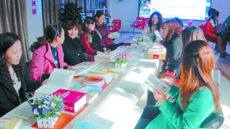 “妇女之家”召开家风评议会,评议最美家庭。