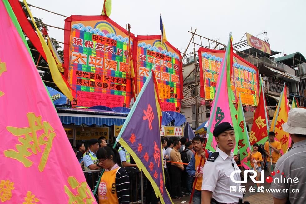 【组图】香港传统节庆扎堆 游街舞狮抢包山延续历史香火(组图 六维