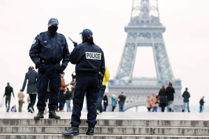 中国警察受邀去巴黎街头巡逻(图)