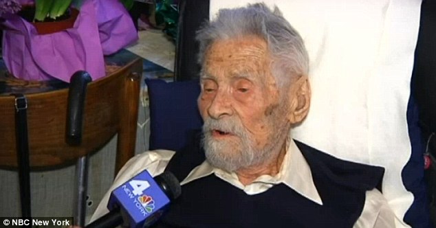 美国111岁老人成世界最长寿男性(图)-搜狐滚动