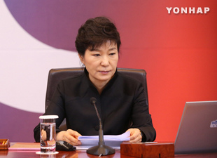 韩总统朴槿惠召开会议紧急应对韩经济下行影响。