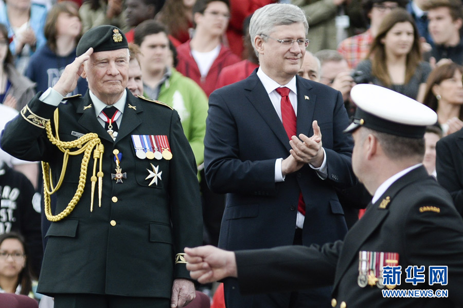 加拿大举行国家荣誉节阅兵仪式(高清组图)