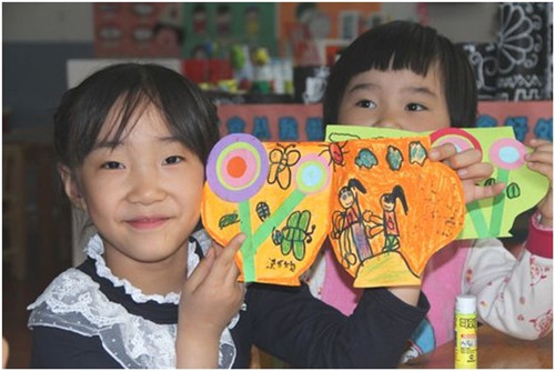 红黄蓝幼儿园母亲节活动 让孩子学会表达爱