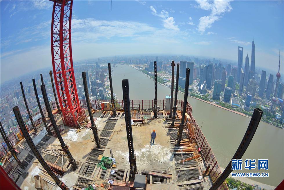 上海浦西在建高楼突破300米(组图)