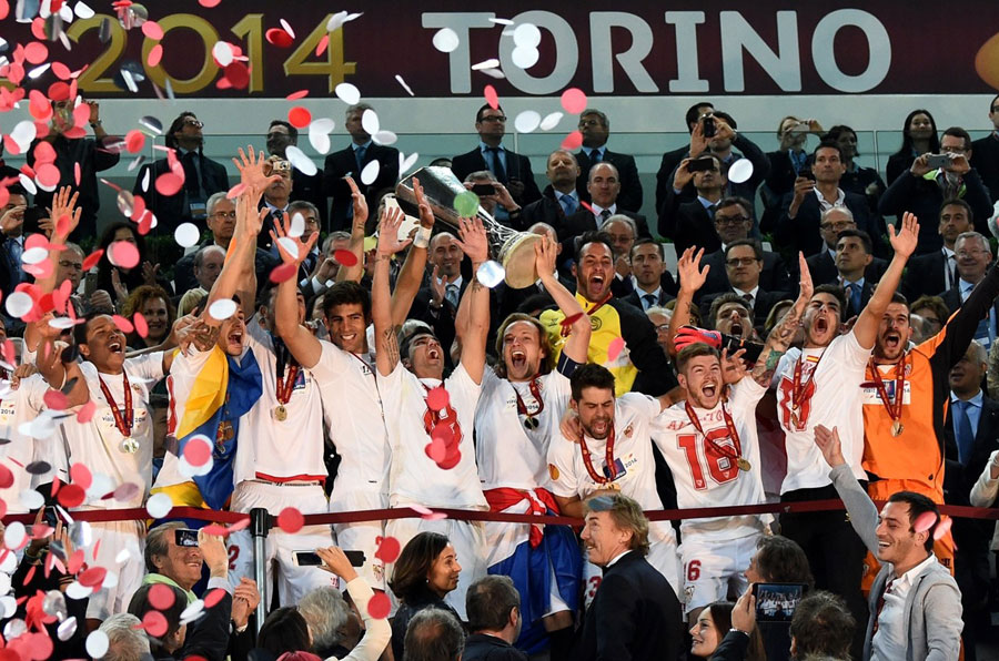 组图:欧联杯决赛点球大战 塞维利亚4-2本菲卡夺