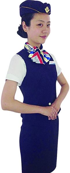 医院推"空姐式"护士服务 上班穿空姐制服(图)护士在接受空姐礼仪规范