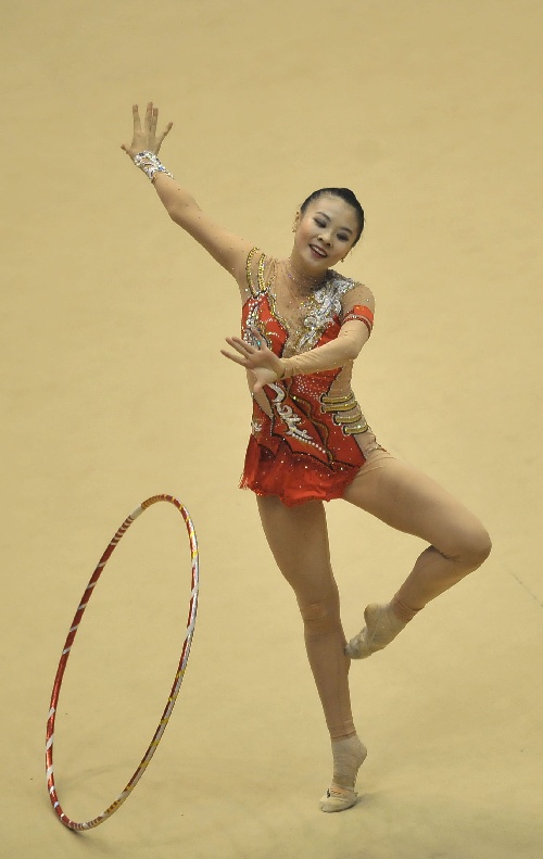 图文:全国艺术体操个人冠军赛 邓森悦在比赛中