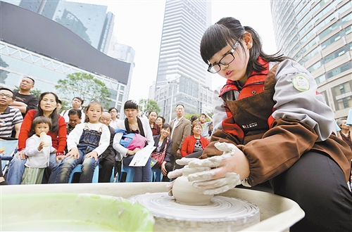 2014年渝中区社区 市民学校少儿陶艺大赛举办(图)