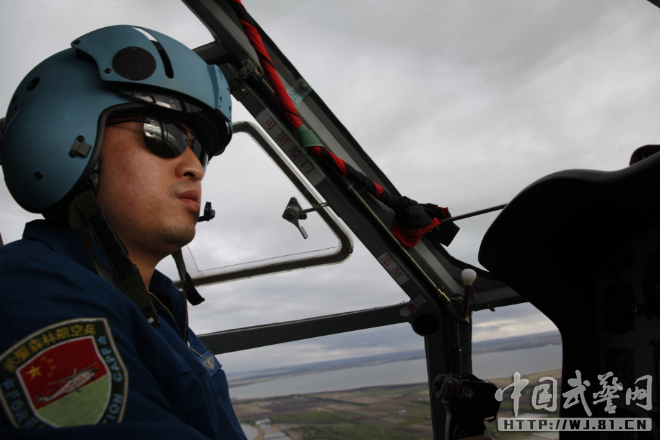 媒体新闻滚动_搜狐资讯 5月14日,武警森林部队组织9名新飞行员进行