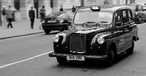 伦敦的黑色出租车是其重要交通标志.