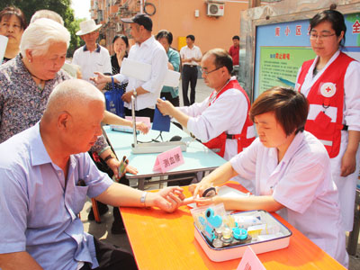 平谷区红十字会开展社区义诊活动