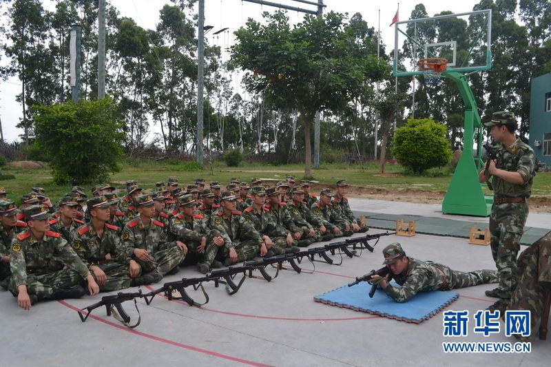 福建泉州边防机动大队开展实弹射击训练(组图)福建泉州边防机动大队