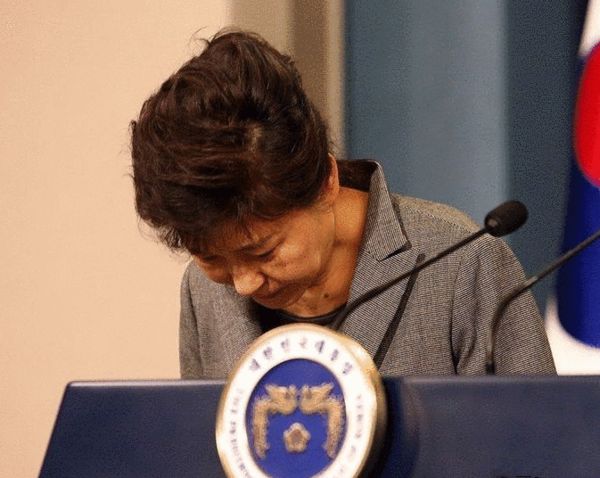 朴槿惠道歉并解散韩国海警厅