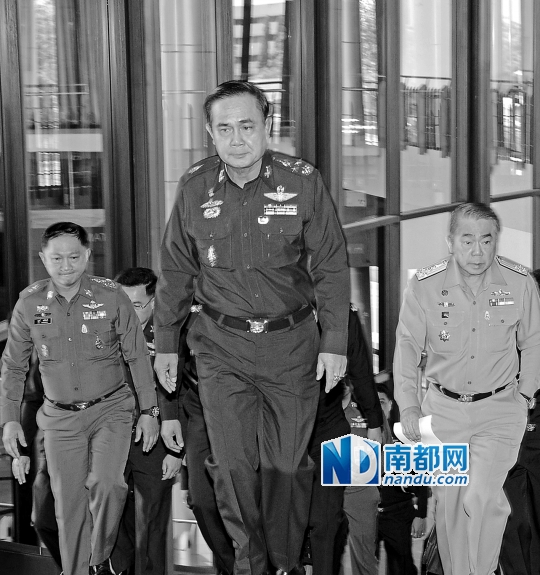 21日，在泰国首都曼谷的陆军俱乐部，泰国陆军司令巴育中准备出席泰军方召集的多方会谈。