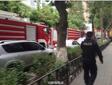 爆炸现场周边道路被封锁。新华社记者曹志恒摄