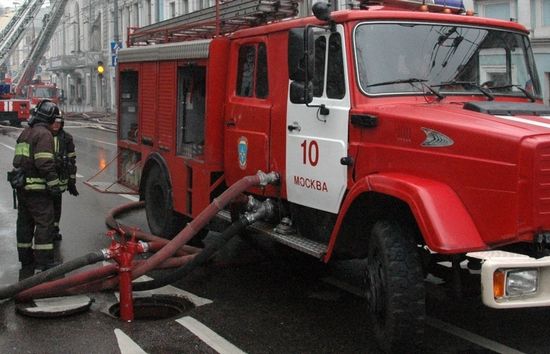俄罗斯首都莫斯科西部Kutuzovsk大街一栋9层居民楼22日发生天然气爆炸事故，爆炸引起火灾。