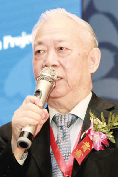 卫生部原副部长,清华大学医学院副院长曹泽毅致辞