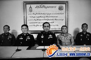 泰国陆军司令巴育（中）宣布发动军事政变的视频截图。