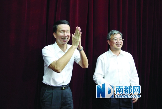 昨日,市领导干部会议结束后,刘悦伦跟鲁毅(任命为佛山市委副书记)准备