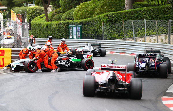 图文:F1摩纳哥大奖赛正赛 绕道而行