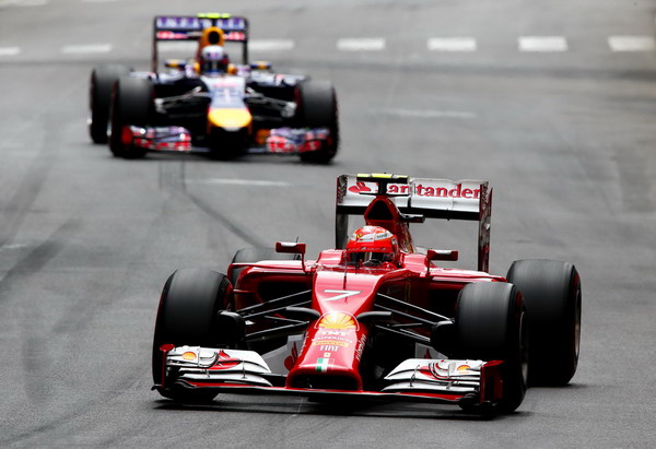 图文:F1摩纳哥大奖赛正赛 莱科宁在比赛中