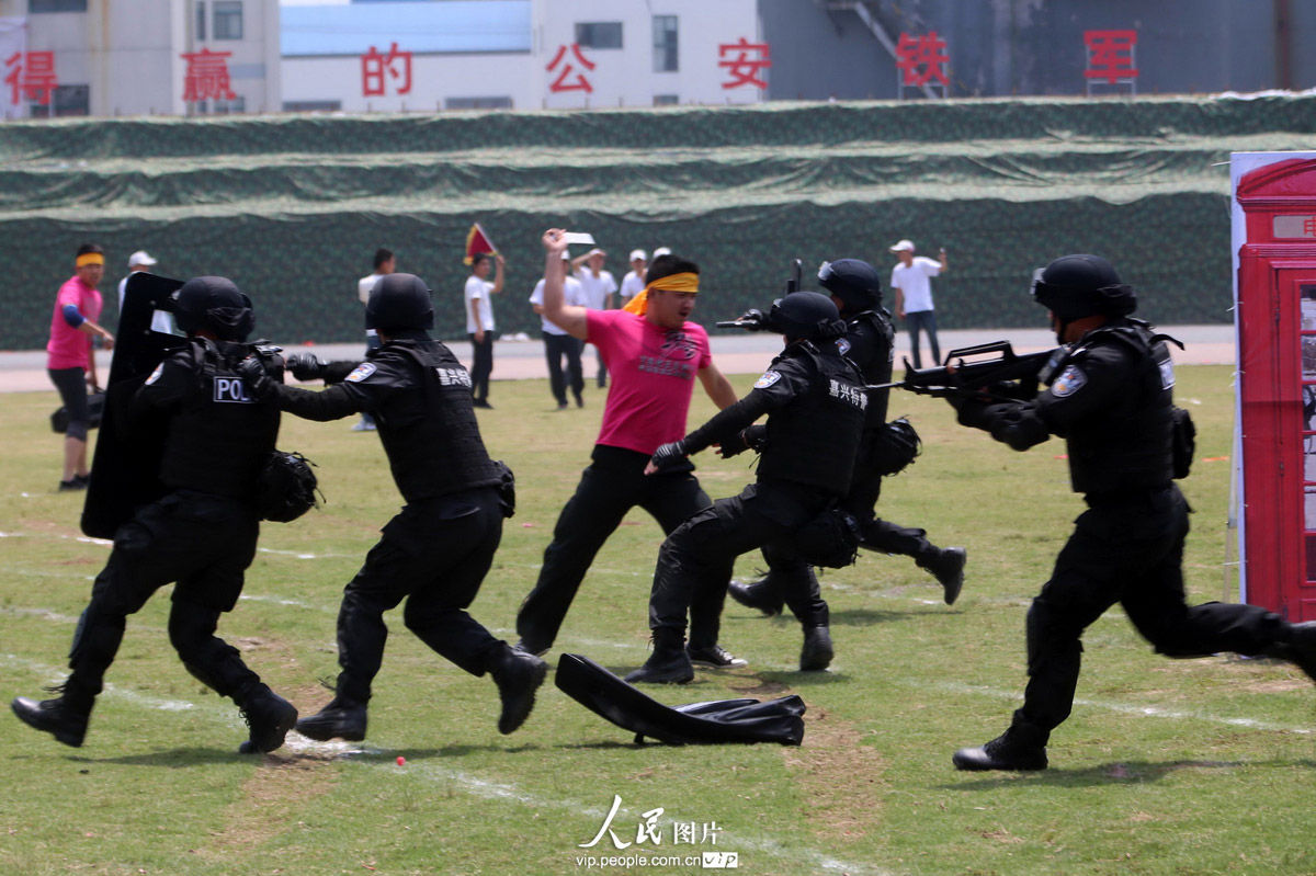 浙江省举行"特警3号"反恐维稳演练(组图)