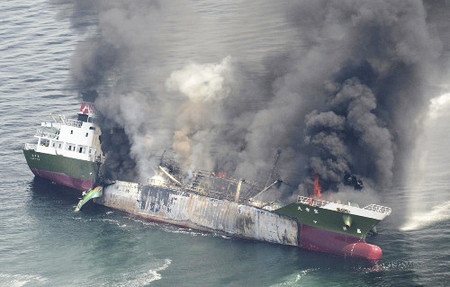 油轮“圣幸丸”(约988吨)发生爆炸。