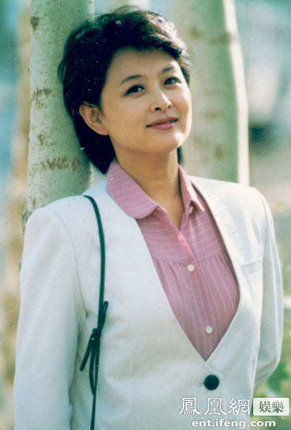 肖晓琳,1988年调入中央电视台,先后主持过《观