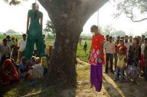印度警察轮奸未成年姐妹 将其尸体吊在芒果树上