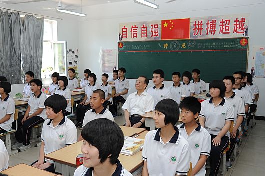 温家宝在河北省兴隆县六道河中学作地理讲座