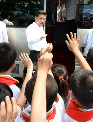 习近平“六一”前夕看望少年儿童