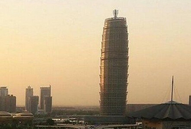 组图:中原高楼郑州会展宾馆 形似巨大金玉米棒被吐槽