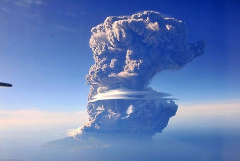 火山爆发犹如核爆 达尔文机场进出港航班取消