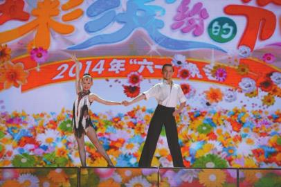 央视"六一"晚会 艺术水准"超春晚"(图)