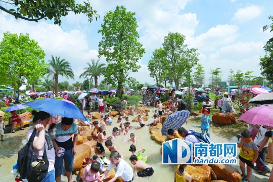 广州8个儿童公园首日挤爆棚104个孩子走丢