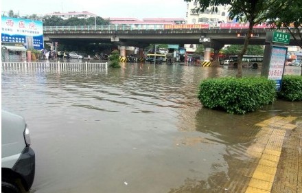 突降暴雨 厦门岛外多处严重积水和泥石流