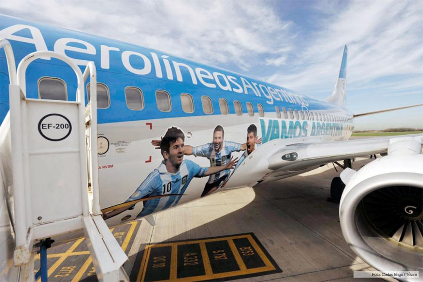 阿根廷国足世界杯专机曝光 机身上画梅西图像
