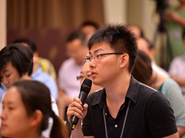 央视记者提问(图)