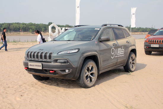 破界自由 Jeep自由光高性能版登陆齐鲁高清图片