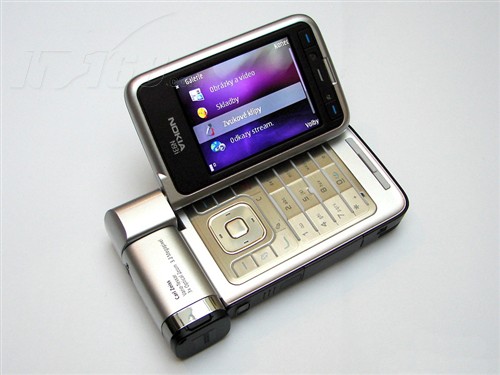 怀旧时尚翻盖手机 诺基亚N93i仅售750元