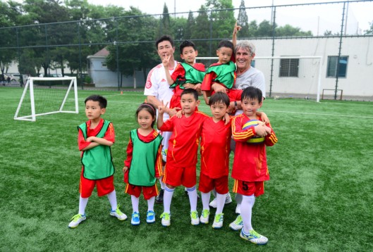 《中国足球梦》备战日韩 米卢郝海东合体执教