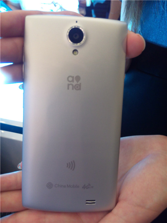 中国移动首款自主品牌4G手机M811高清图赏