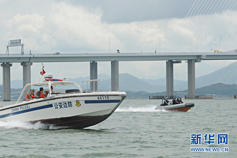 广东深圳边防支队与香港警方合作开展海上巡逻