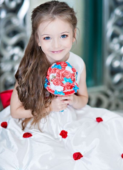 俄罗斯童模安吉丽娜美照合集 冰雪公主面容秒